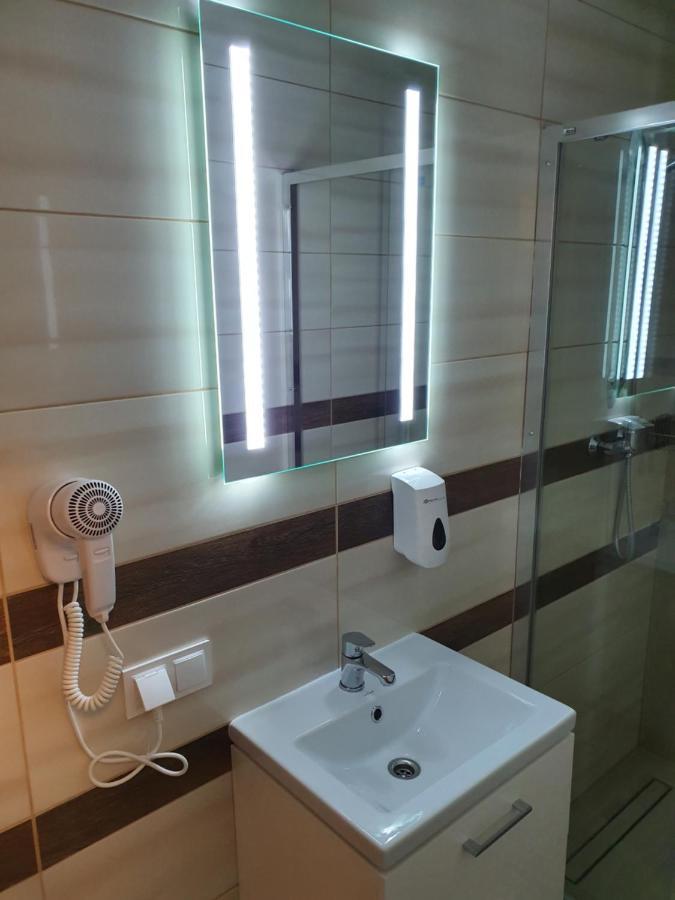 Hostel Mleczna - Metro Zacisze วอร์ซอ ภายนอก รูปภาพ