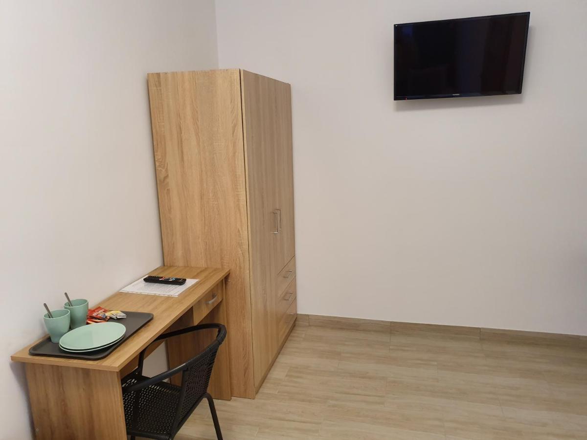 Hostel Mleczna - Metro Zacisze วอร์ซอ ภายนอก รูปภาพ