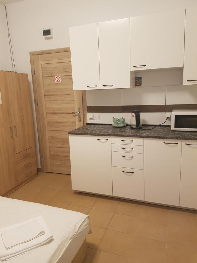 Hostel Mleczna - Metro Zacisze วอร์ซอ ภายนอก รูปภาพ