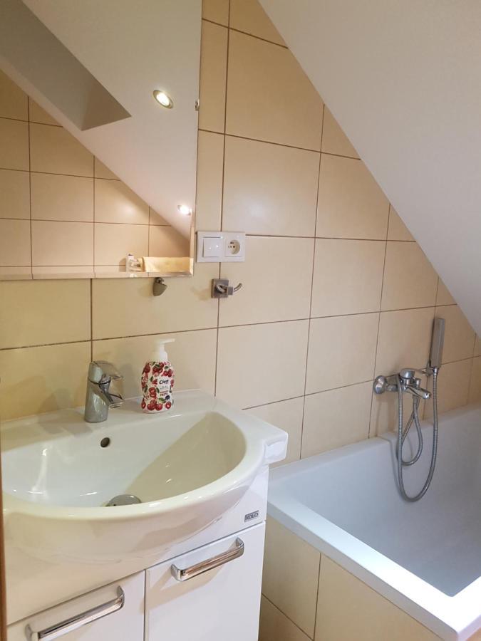 Hostel Mleczna - Metro Zacisze วอร์ซอ ภายนอก รูปภาพ