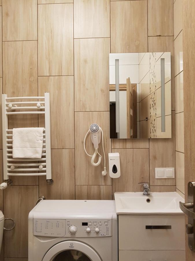 Hostel Mleczna - Metro Zacisze วอร์ซอ ภายนอก รูปภาพ