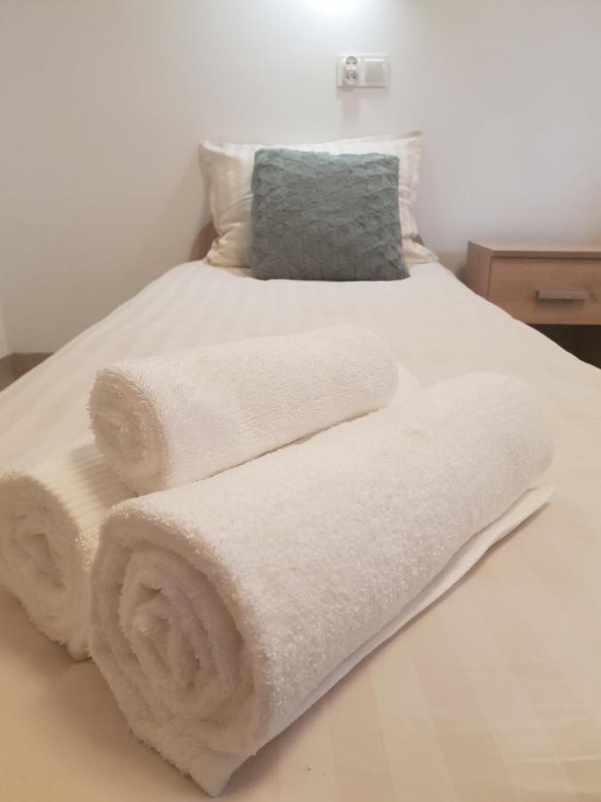 Hostel Mleczna - Metro Zacisze วอร์ซอ ภายนอก รูปภาพ